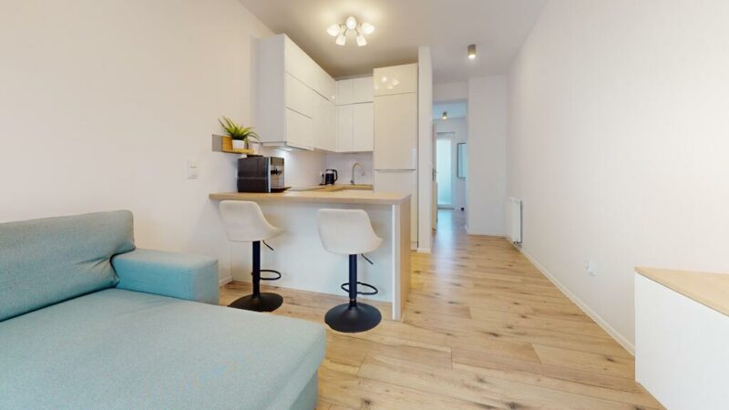 Apartament z ogródkiem i miejscem parkingowym.