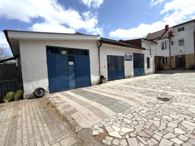 Warsztat samochodowy 200m² – 3 garaże, sprzęt