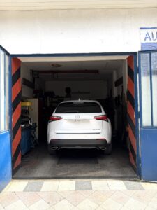 Warsztat samochodowy 200m² – 3 garaże, sprzęt
