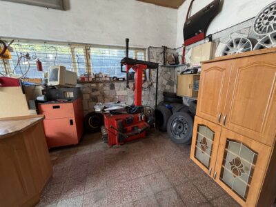 Warsztat samochodowy 200m² – 3 garaże, sprzęt