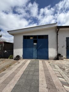 Warsztat samochodowy 200m² – 3 garaże, sprzęt