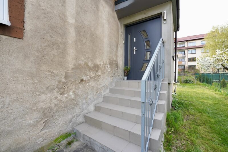 Pyrzyce, dom z piwnicą i garażem działka 458 m2