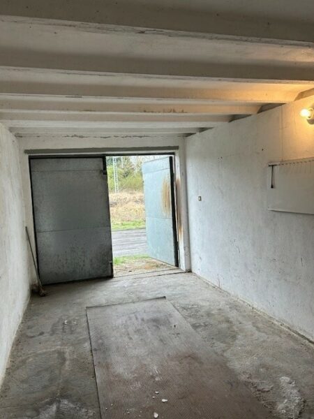 Pomorzany murowany garaż 20 m2 za 35 tys.