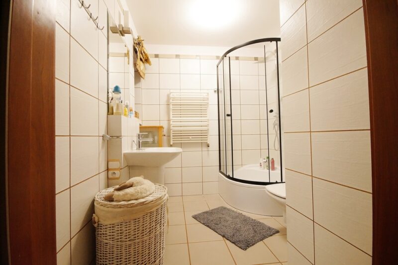 Dom 240m2 2 mieszkania plus budynek usługowy