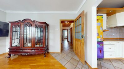 Przestronny dom z 2 wejściami z różnych ulic