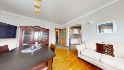 Przestronny dom z 2 wejściami z różnych ulic