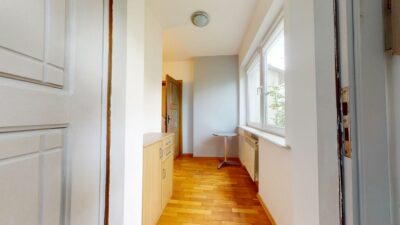 Przestronny dom z 2 wejściami z różnych ulic
