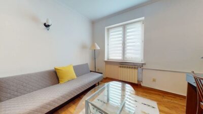 Przestronny dom z 2 wejściami z różnych ulic