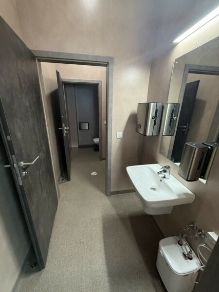 Na wynajem biuro 270m2 bdb standard