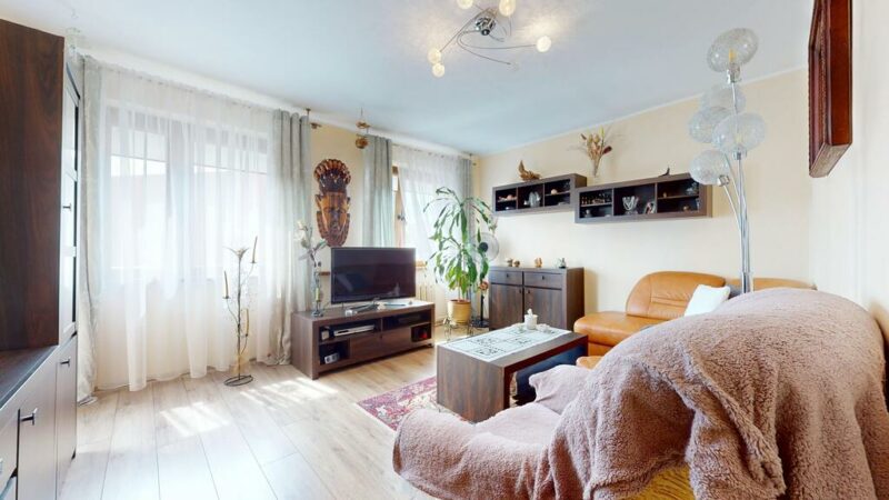 4 rozkładowe pokoje, duża kuchnia z jadalnią