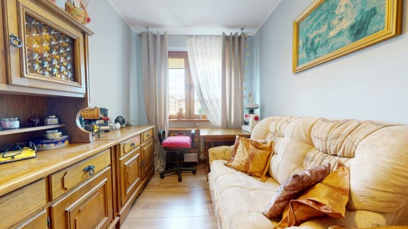 4 rozkładowe pokoje, duża kuchnia z jadalnią