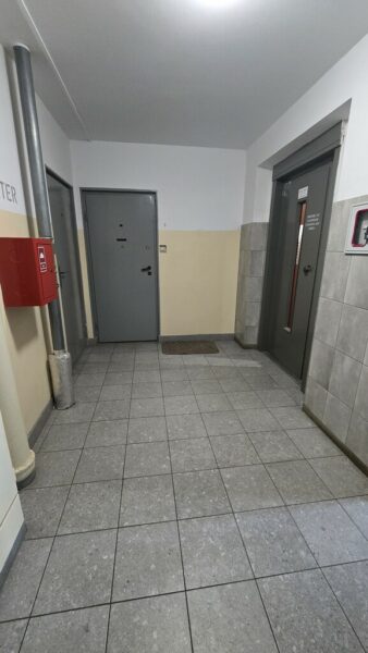 2 pokoje, balkon, parter-os. Słoneczne