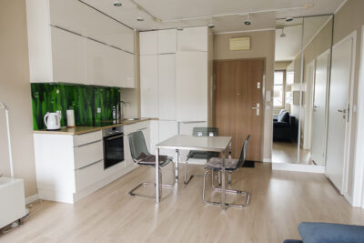 Centrum. Umebl. apartament 2pok. balkon 2300+340