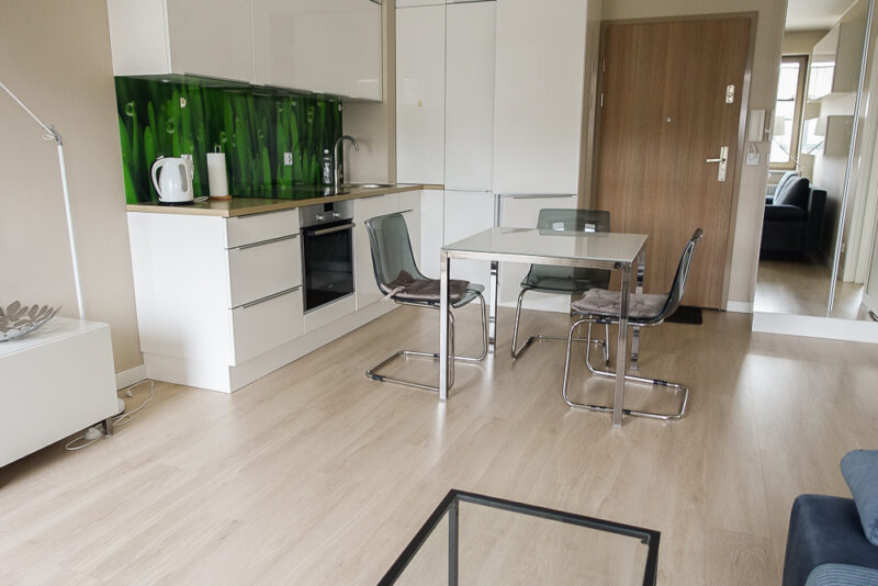 Centrum. Umebl. apartament 2pok. balkon 2300+340