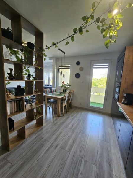 Po generalnym remoncie 3 pokoje ,balkon !!