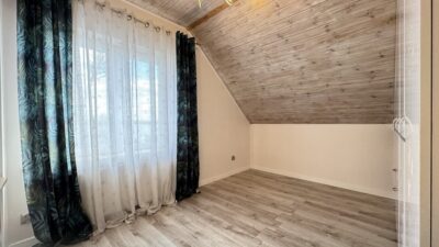 Dom nad jeziorem Szadzko – własna linia brzegowa