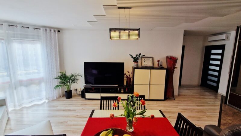 3 pokoje - Taras, balkon, miejsce w garażu + klima