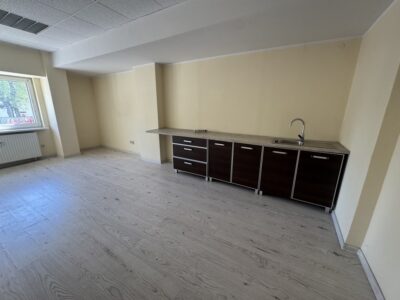 Hala magazynowa z biurami na wyynajem-460m2.