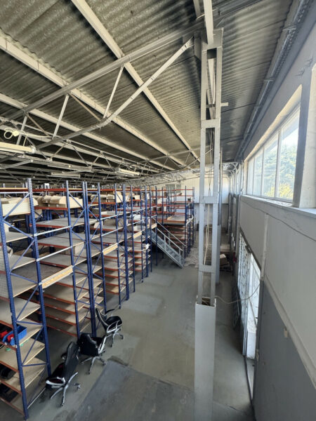 Hala magazynowa z biurami na wyynajem-460m2.