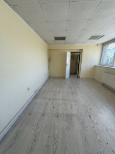 Hala magazynowa z biurami na wyynajem-460m2.