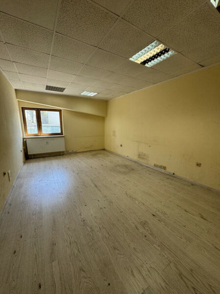 Hala magazynowa z biurami na wyynajem-460m2.