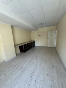 Hala magazynowa z biurami na wyynajem-460m2.