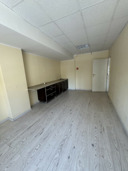 Hala magazynowa z biurami na wyynajem-460m2.