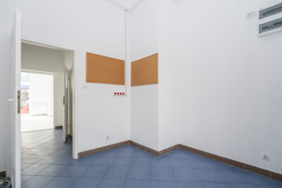 Atrakcyjny lokal użytkowy, duże witryny i parking 499 tys.