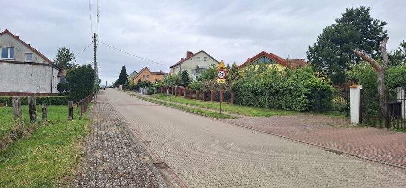Działka 1425 m² z pozwoleniem – Trzebiatów