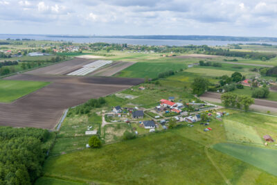 Działka z rozpoczętą budową domu wolnostojącego