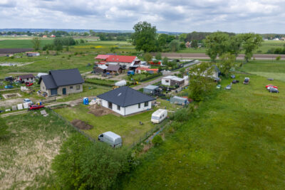 Działka z rozpoczętą budową domu wolnostojącego