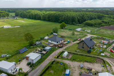 Działka z rozpoczętą budową domu wolnostojącego