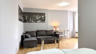 Na sprzedaż 3 pokoje z widokiem na Plac Odrodzenia