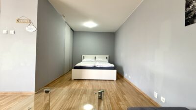 Na sprzedaż 3 pokoje z widokiem na Plac Odrodzenia