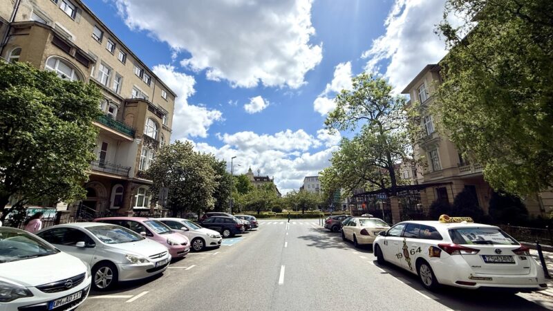 Na sprzedaż 3 pokoje z widokiem na Plac Odrodzenia