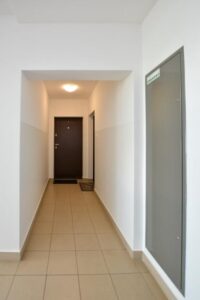 2 dwa pokoje, balkon, garaż