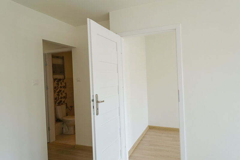 Pl. Rodła 2 pokoje 34,5 m2 po remoncie, II p.
