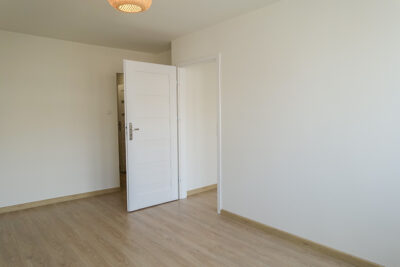 Pl. Rodła 2 pokoje 34,5 m2 po remoncie, II p.