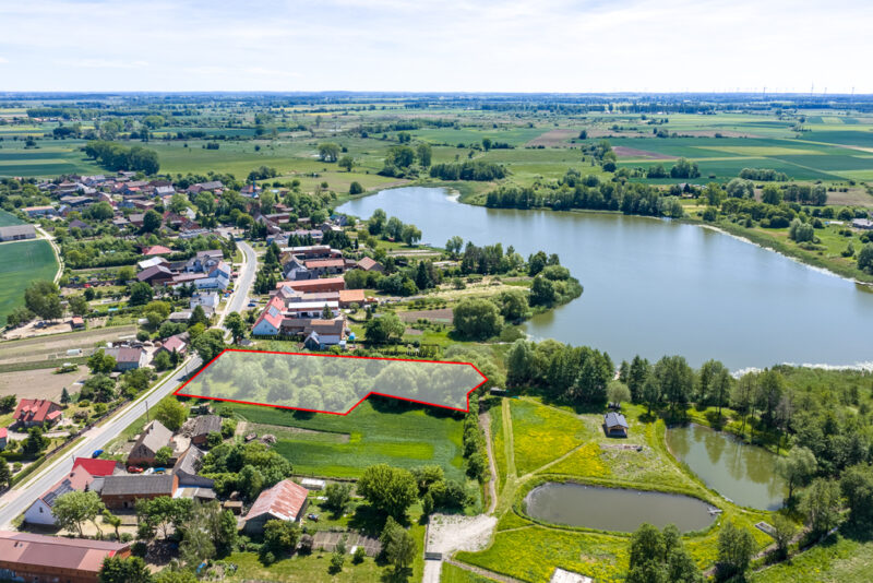 Działka z linią brzegową jeziora Babin