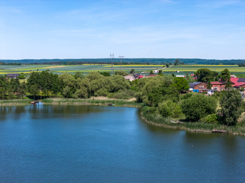 Działka z linią brzegową jeziora Babin