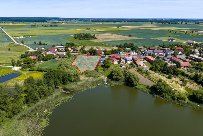 Działka z linią brzegową jeziora Babin