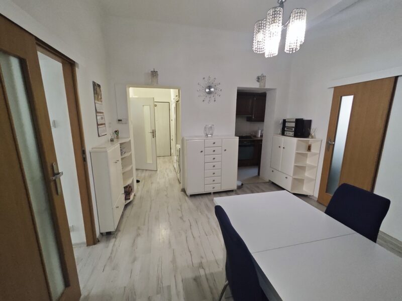 Duże 4 pokojowe mieszkanie-wysoki parter. 77,58m2