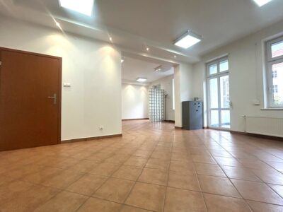 Wyremontowany lokal z wejściem z ulicy