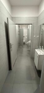 Lokal z witrynami w stylu loftowym na prawobrzeżu