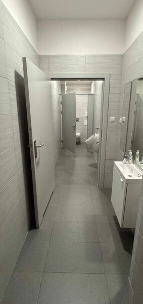 Lokal z witrynami w stylu loftowym na prawobrzeżu