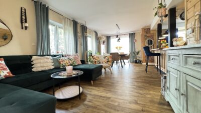 Dom nad jeziorem Szadzko – własna linia brzegowa