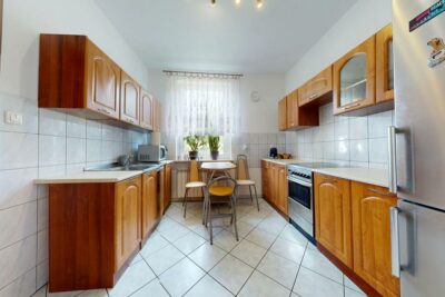 Dom wolnostojący w zielonej okolicy, duża działka
