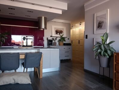 Garderoba| klimatyzacja| balkon| opcja m.postojowe