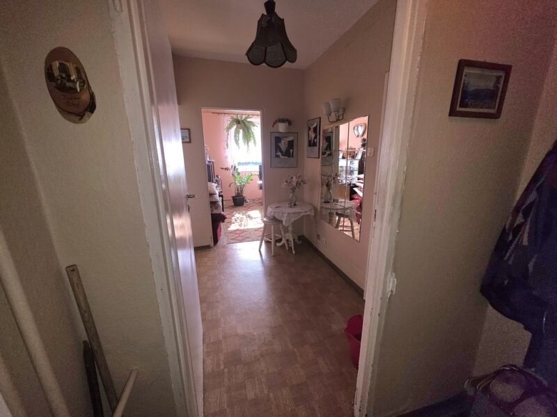 Dwupokojowe mieszkanie z wielkim potencjałem!!!