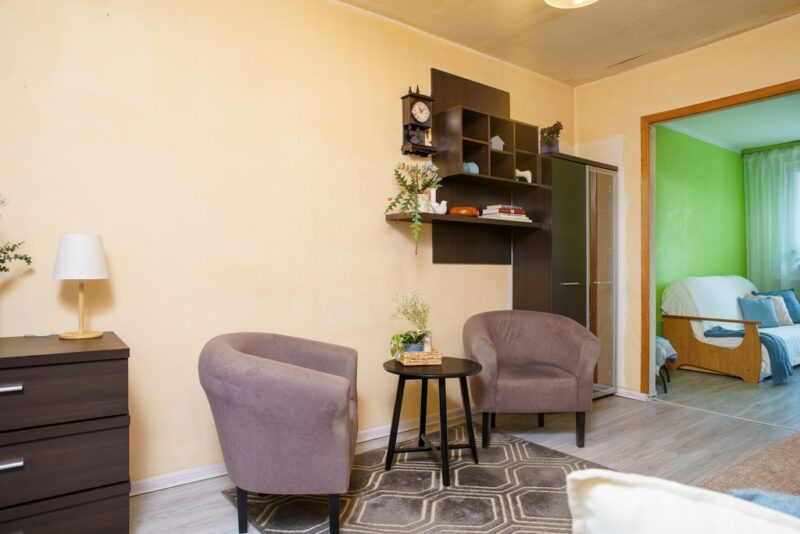 Klonowica, 2 pok. II piętro - 32 m2, do remontu,